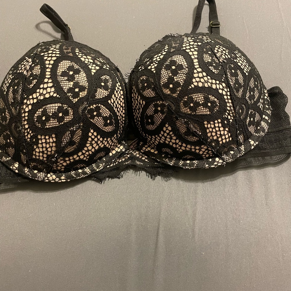 Black laced bra
